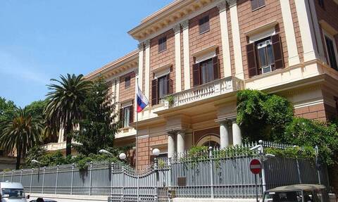 Посольство России направило протест La Stampa в связи с ее публикациями о помощи Италии