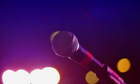 Κορονοϊός: Πέθανε διάσημος τραγουδιστής από τον φονικό ιό