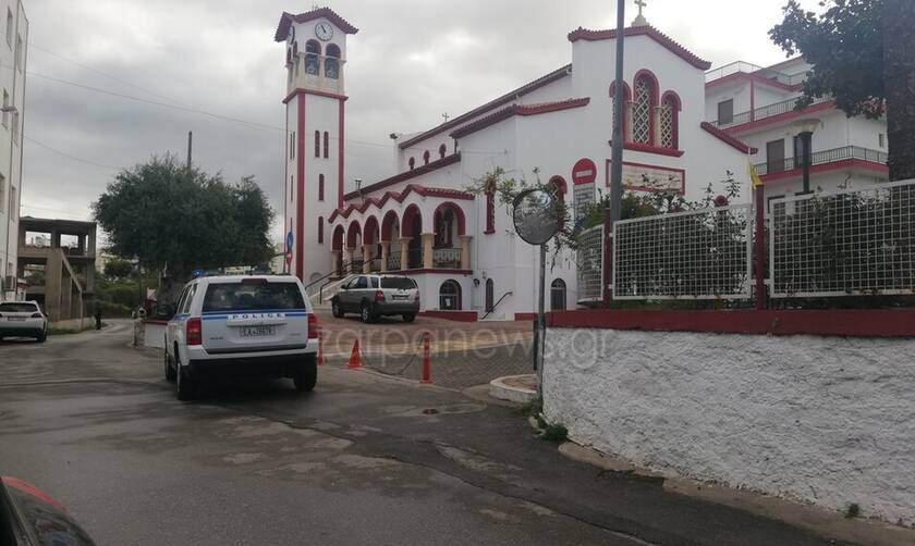 Κορονοϊός: Χαμός στα Χανιά - Η αστυνομία έβγαλε πιστούς από εκκλησία