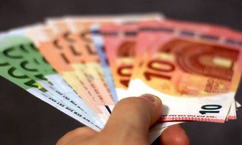 Κορονοϊός: Μπαράζ πληρωμών - Μπαίνουν τα χρήματα για δώρα, επιδόματα και συντάξεις