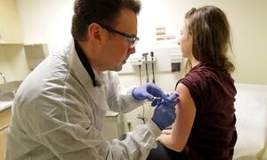 Κορονοϊός: Το εμβόλιο δεν θα αργήσει - Η Πολιτεία να είναι έτοιμη – Εξαίρεση από clawback και δαπάνη