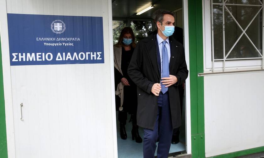 Κορονοϊός: Με μάσκα στο νοσοκομείο «Σωτηρία» ο Κυριάκος Μητσοτάκης (pics)