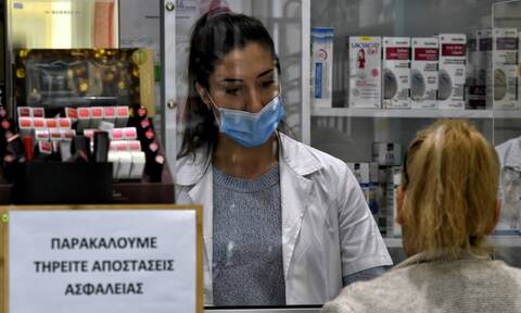 Κορονοϊός: Οι φαρμακοποιοί προσφέρουν μάσκες, αντισηπτικά και αναπνευστήρες για το ΕΣΥ 