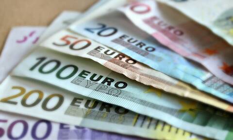 Επίδομα 800 ευρώ: Άρχισε η καταβολή του - Αυτές είναι οι τρεις φάσης πληρωμών