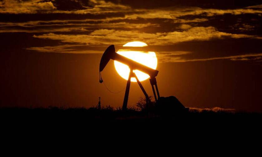 Ιστορική κατρακύλα: Κάτω του 0 δολαρίου η τιμή του αμερικανικού πετρελαίου
