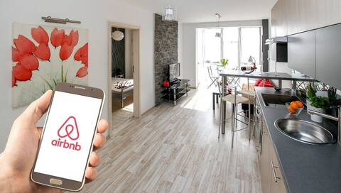 Κορονοϊός - Οδυνηρές οι συνέπειες της πανδημίας και στην Airbnb: Απολύθηκε το 1/4 των εργαζομένων 