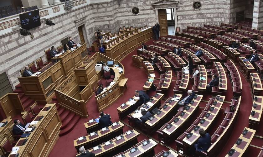 Υπερψηφίστηκε το νομοσχέδιο για τη «Βελτίωση της μεταναστευτικής νομοθεσίας» - Αποχώρησε ο ΣΥΡΙΖΑ