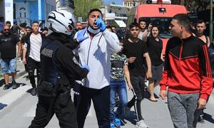 Κορονοϊός - Λάρισα: Ένταση στη Νέα Σμύρνη - Αρνήθηκαν να μεταφερθούν τα 35 κρούσματα
