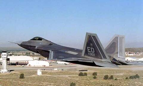 ΗΠΑ: Θρίλερ! Συνετρίβη «αόρατο» μαχητικό F-22 - ipa 