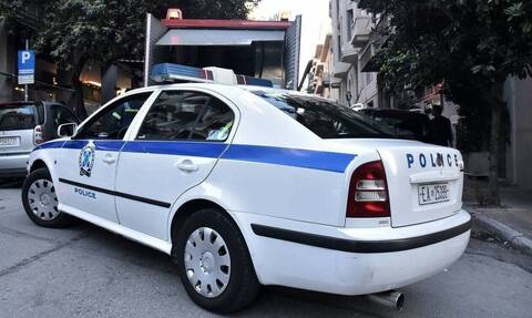 Θεσσαλονίκη: Συναγερμός στην ΕΛ.ΑΣ. για ύποπτο χαρτοφύλακα έξω από σούπερ μάρκετ (pics)