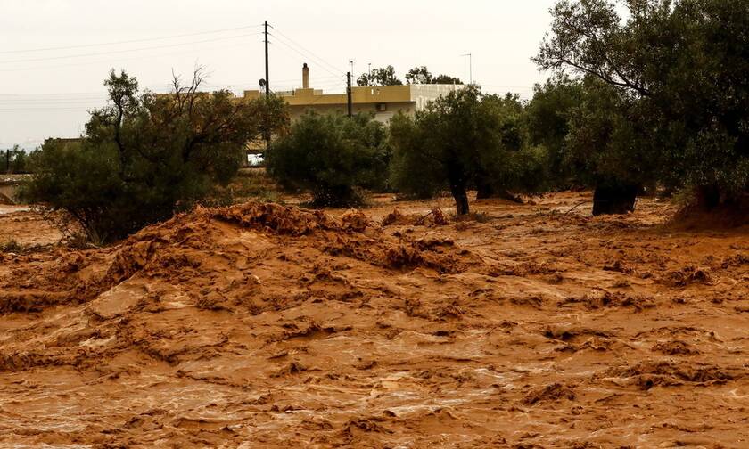 Στο έλεος της κακοκαιρίας Θεσσαλονίκη και Χαλκιδική: Πλημμύρες, χείμαρροι, καταιγίδες και διασώσεις