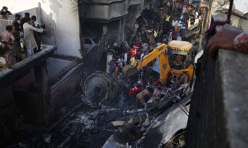 Τραγωδία στο Πακιστάν: Η στιγμή της πτώσης του μοιραίου αεροσκάφους
