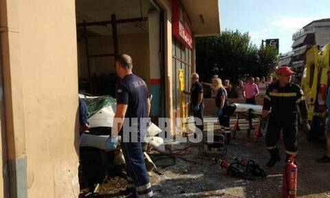 Τραγωδία στην Πάτρα: Οδηγός μπήκε με το όχημά του σε κλειστό συνεργείο-Ανασύρθηκε νεκρός (pics&vids)