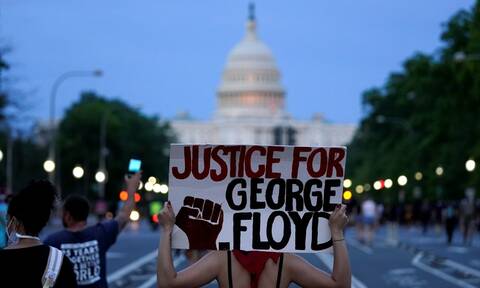 ΗΠΑ: Οργή εκατοντάδων διαδηλωτών μπροστά από τον Λευκό Οίκο για τη δολοφονία του Τζορτζ Φλόιντ