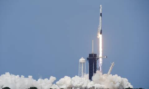 SpaceX: Ιστορική στιγμή - Εκτοξεύτηκε η επανδρωμένη αποστολή προς τον διεθνή διαστημικό σταθμό