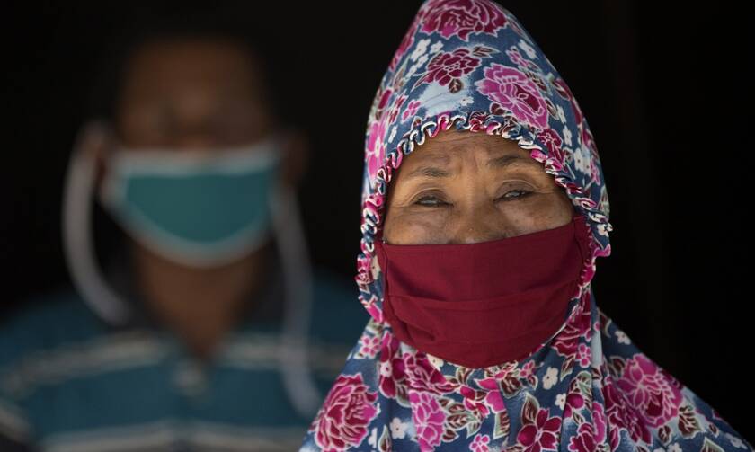 Κορονοϊός Ινδονησία: Μια γυναίκα 100 ετών που είχε νοσήσει με covid-19 ιάθηκε