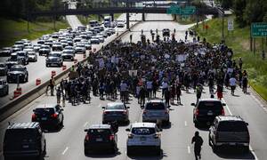 Τζορτζ Φλόιντ: Συνεχίζονται οι διαδηλώσεις και το χάος στις ΗΠΑ
