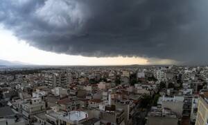 Καιρός: Ισχυρή καταιγίδα σάρωσε την Αττική - Πού διακόπηκε η κυκλοφορία