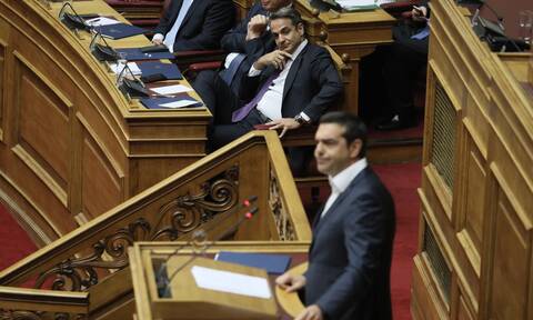 Βουλή - Μητσοτάκης: Διαλύσατε τη μεσαία τάξη - Τσίπρας: Φέρατε ύφεση πριν την πανδημία