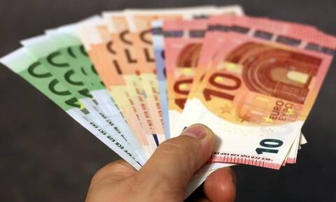 Επίδομα 534 ευρώ: Σήμερα (15/6) θα δουν τα λεφτά οι δικαιούχοι