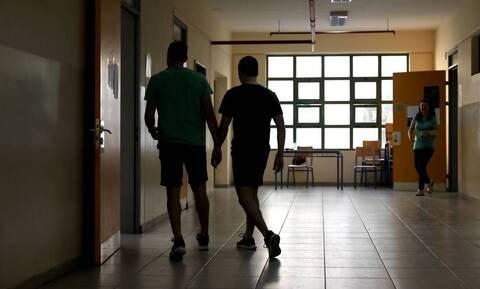 Πανελλήνιες: Διέρρεαν τα θέματα σε φροντιστήρια - Το μεγαλύτερο σκάνδαλο στην Ελλάδα