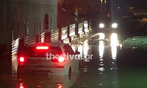 Ισχυρή βροχόπτωση «έπληξε» τη Θεσσαλονίκη: Εγκλωβίστηκαν 4 άτομα (pics)