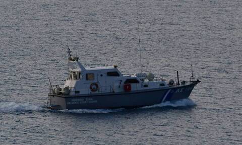Συναγερμός στο Λιμενικό: Ανετράπη σκάφος με επτά επιβαίνοντες στην Κορινθία