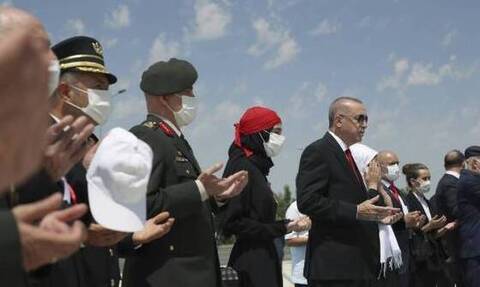 Ερντογάν: Δεν θα υποστείλουν τη σημαία μας, δεν θα φιμώσουν την προσευχή μας 
