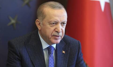 «Καταρρέει» ο Ερντογάν: «Βυθίζεται» η τουρκική λίρα - Φτώχεια και ανεργία στην Τουρκία