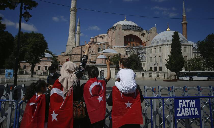 Αγιά Σοφιά: Εικόνες ντροπής - Έτσι κάλυψαν οι Τούρκοι τα ψηφιδωτά