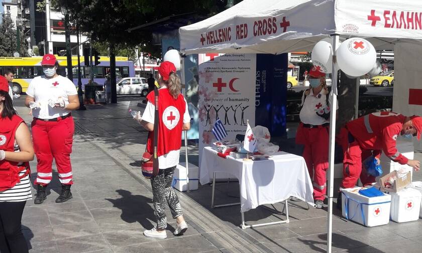 Ο Ελληνικός Ερυθρός Σταυρός κοντά στους ανθρώπους που πλήττονται από τον καύσωνα 