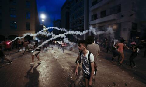 Βηρυτός: Νέες συγκρούσεις μεταξύ αστυνομίας-διαδηλωτών - Φωτιά κοντά στο κοινοβούλιο