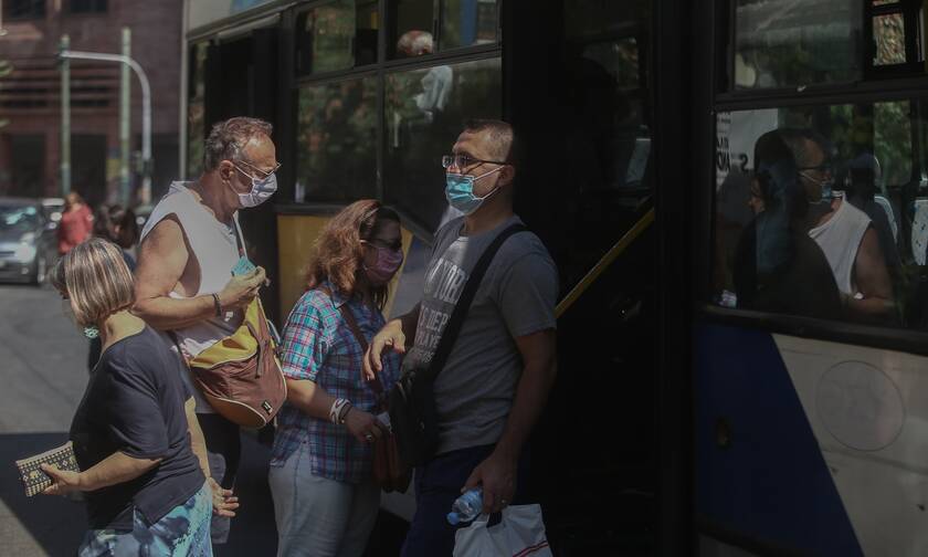 Κορονοϊός: «Υποχρεωτική χρήση μάσκας και σε υπαίθριους χώρους»