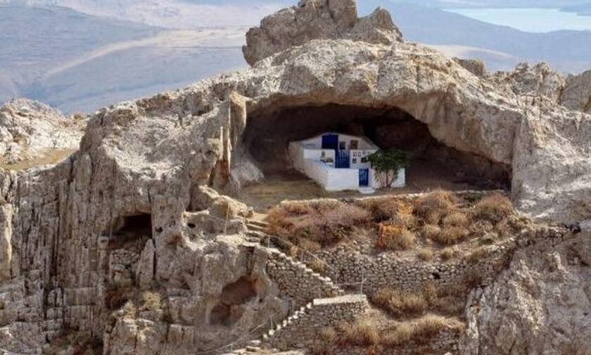 Παναγιά Κακαβιώτισσα: Η πιο εντυπωσιακή εκκλησία της Ελλάδας που δεν έχει σκεπή!