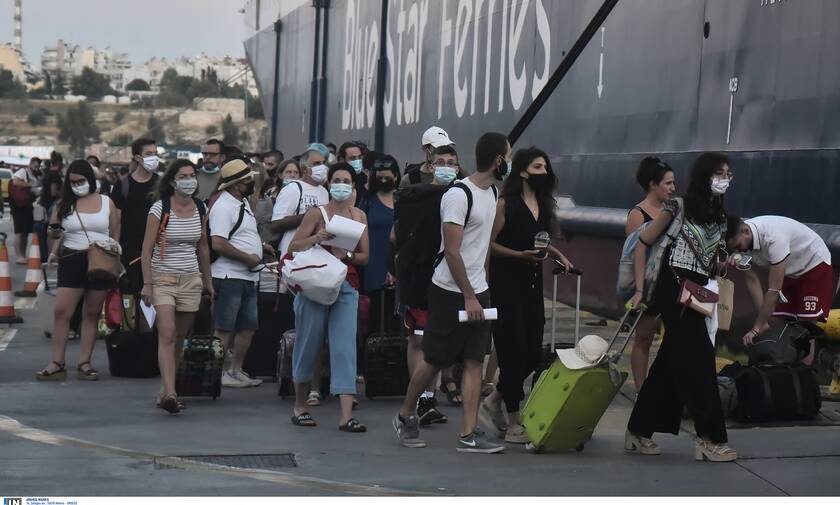 Κορονοϊός: Συναγερμός για την επιστροφή των αδειούχων - Τεστ σήμερα στα λιμάνια Πειραιά και Ραφήνας