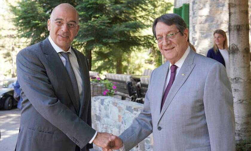 Κύπρος: «Στενή συνεργασία και συντονισμό» συμφώνησαν ΠτΔ- Δένδιας