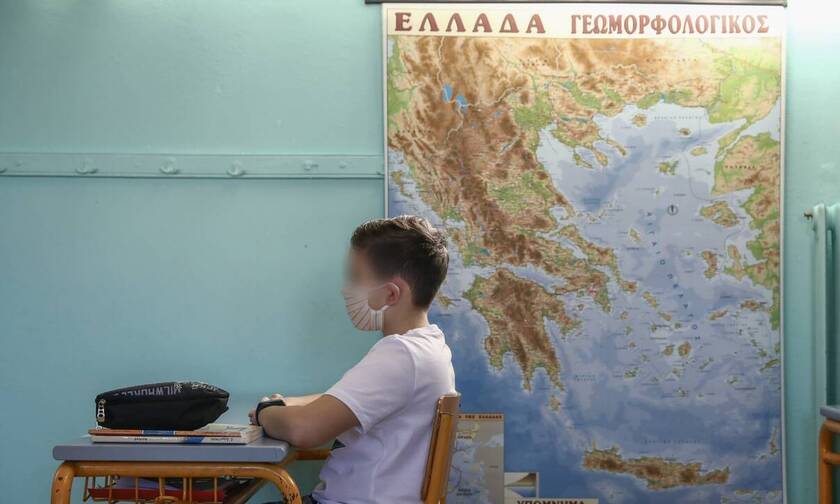 ΣΥΡΙΖΑ: Μπάχαλο με τις μάσκες στα σχολεία – Άλλα λέει  Θεοδωρικάκος άλλα η Κεραμέως