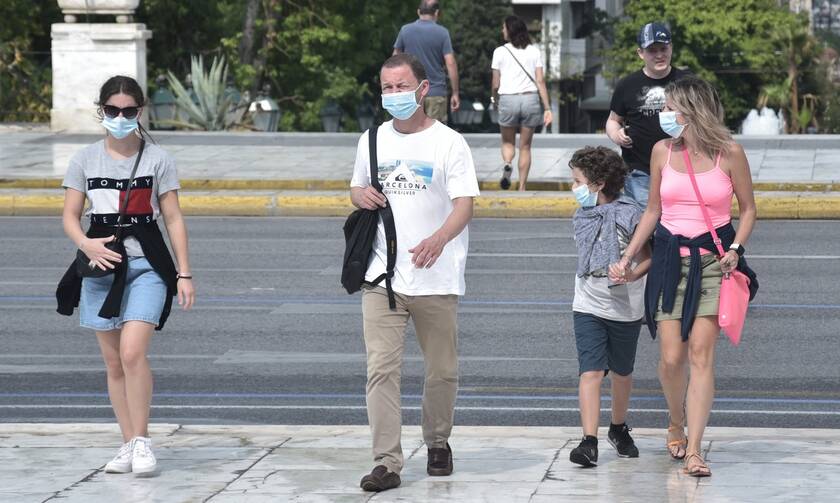 Κορονοϊός: Μάσκες σε μαθητές και εκπαιδευτικούς – Δωρεάν το εμβόλιο για όλους τους Έλληνες 