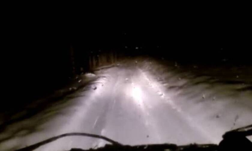 Ανατριχιαστικό βίντεο: Οδηγούν μέσα στα χιόνια και ξαφνικά…