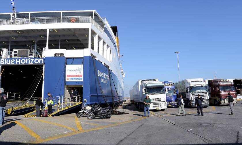 Έκρηξη σε πλοίο στο λιμάνι του Ηρακλείου με τέσσερις τραυματίες