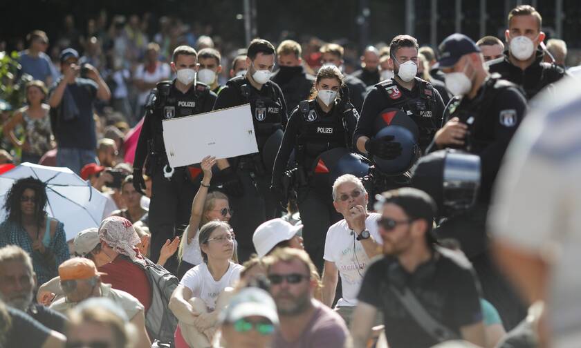 Κορονοϊός: Ο γερμανικός Τύπος σχολιάζει την απαγόρευση των διαδηλώσεων 