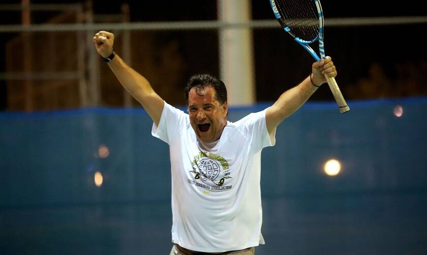 Ο Άδωνις Γεωργιάδης παίζει τένις και σαρώνει! (pics)
