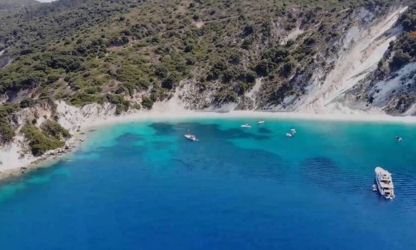Είναι ίσως η ωραιότερη παραλία της Ελλάδας και έχει σίγουρα το πιο παράξενο όνομα... (video)