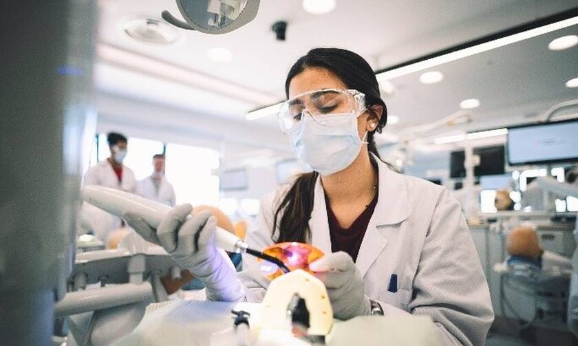 Οδοντίατροι «νέας γενιάς» στην Κύπρο: Αναβάθμιση της ποιότητας σπουδών