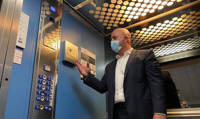 Κορονοϊός - Θεσσαλονίκη: Το ασανσέρ που σε... ακούει και δεν χρειάζεται να πατήσεις κουμπί