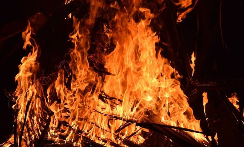 Φρικτό έγκλημα: Νύφη έκαψε ζωντανά τα πεθερικά της επειδή την χώρισαν από τον άντρα της