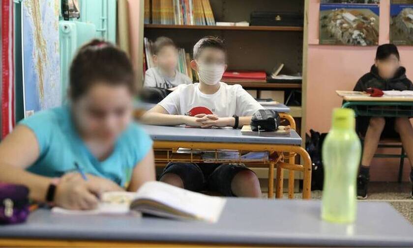 Σχολεία: Να στείλεις το παιδί με μάσκα; Ρώτα τον Έλληνα!