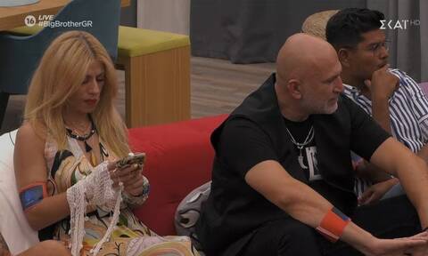 Big Brother: Σάλος! Η Άννα Μαρία κρατάει κινητό! (pics)