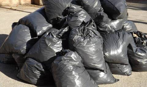 Μία… σακούλα σκουπιδιών πωλείται πάνω από 50.000 λίρες (pic)