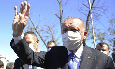 Μας απειλεί με χτύπημα ο Ερντογάν: «Έλληνες μην περιφέρεστε στα νησιά - Μακρόν θα έχεις μπλεξίματα»
